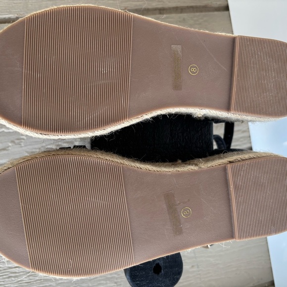 Coccoli Black Sandals with Strappy Design - Picture 7 of 12